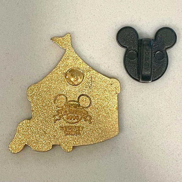 Disney Pluto Carnival Pin - Picture 2 of 3
